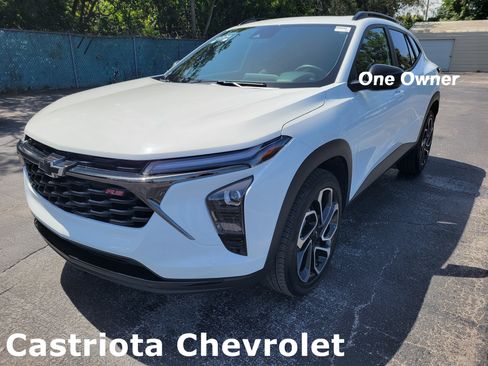 Certified 2024 Chevrolet Trax RS w/ Sunroof Package FWD image 1