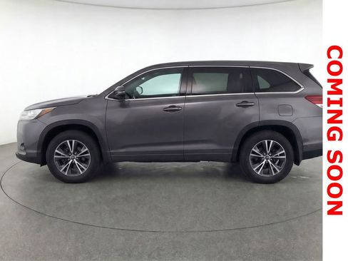 Used 2018 Toyota Highlander LE image 8