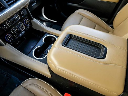 Used 2021 Chevrolet Tahoe Premier w/ Premium Package image 25