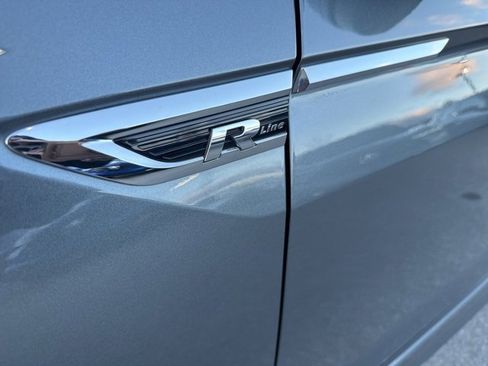 Used 2021 Volkswagen Tiguan SE R-Line image 11