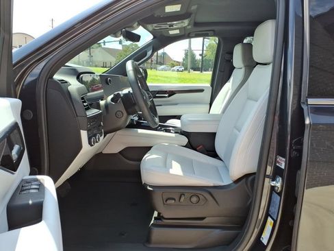 Used 2025 Chevrolet Suburban Premier AWD/4WD image 13