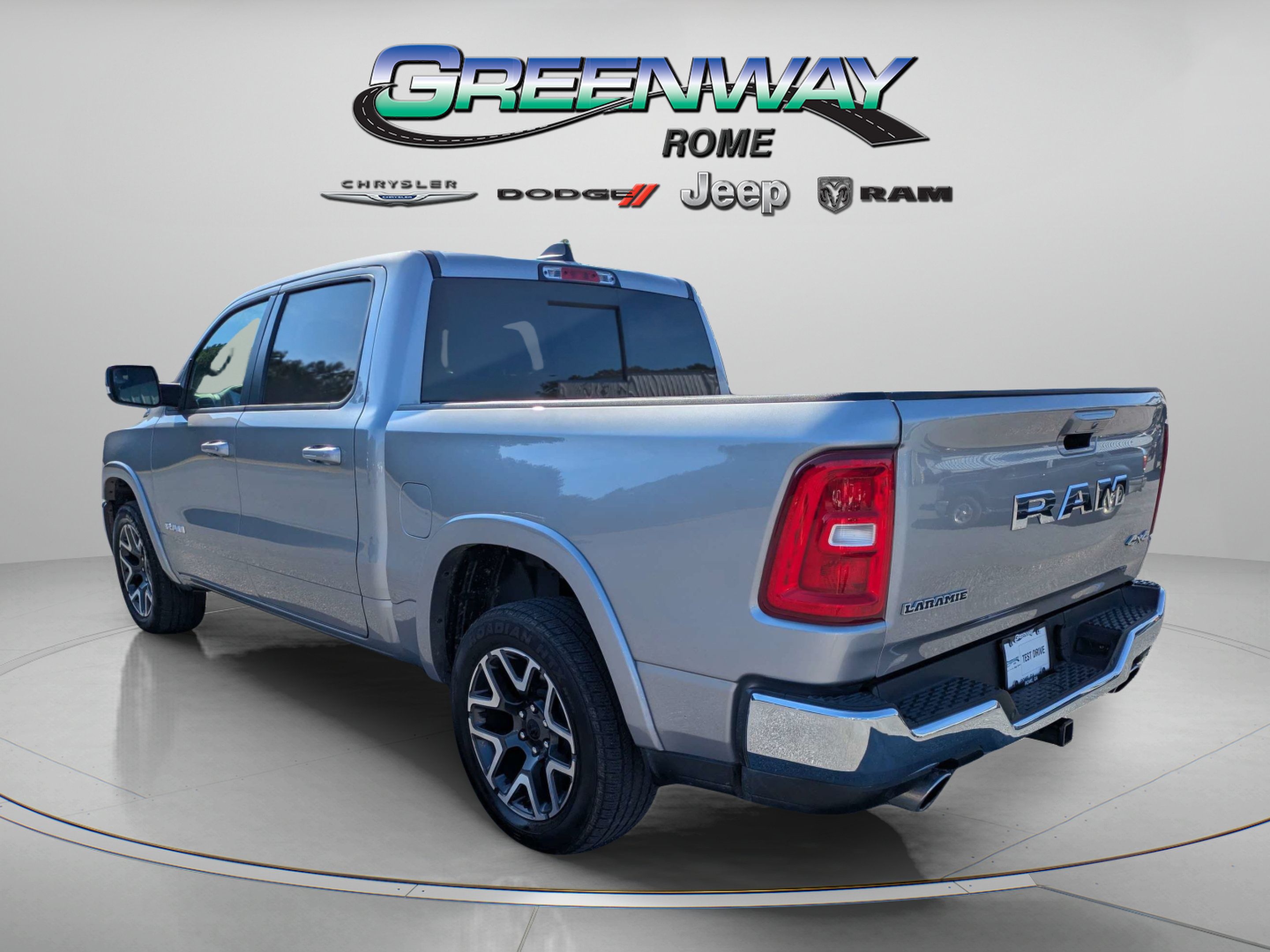 Used 2026 RAM 1500 Laramie AWD/4WD image 5