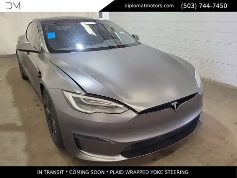 Used 2022 Tesla Model S Plaid image 3