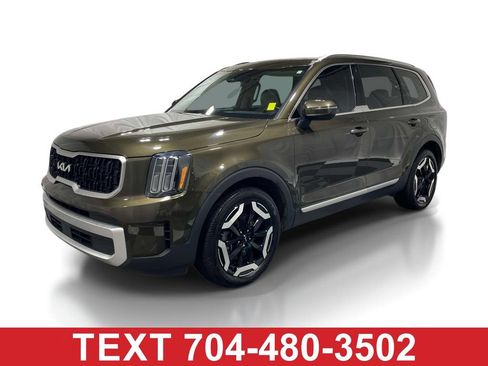 Used 2024 Kia Telluride EX w/ EX Captain's Chair Package AWD/4WD image 1
