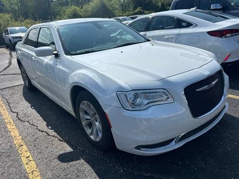 Used 2021 Chrysler 300 Touring RWD image 5