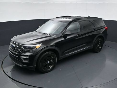 Used 2023 Ford Explorer XLT w/ Equipment Group 202A AWD/4WD image 40