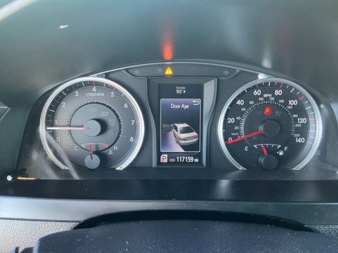 Used 2015 Toyota Camry SE image 8