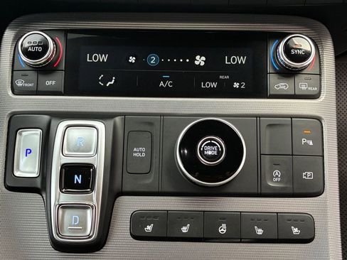 Used 2025 Hyundai Palisade Calligraphy image 4