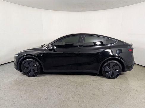 Used 2026 Tesla Model Y Long Range image 4