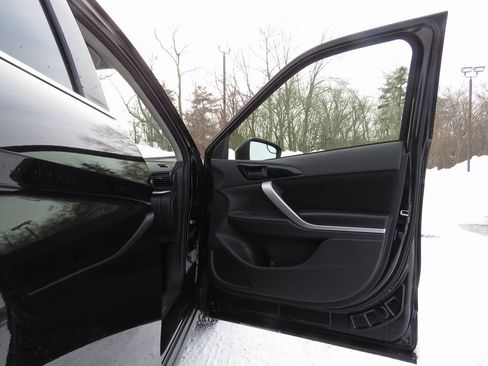 Used 2022 Mitsubishi Eclipse Cross ES image 12