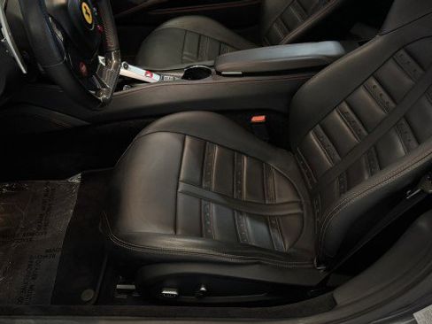 Used 2017 Ferrari California T RWD image 19