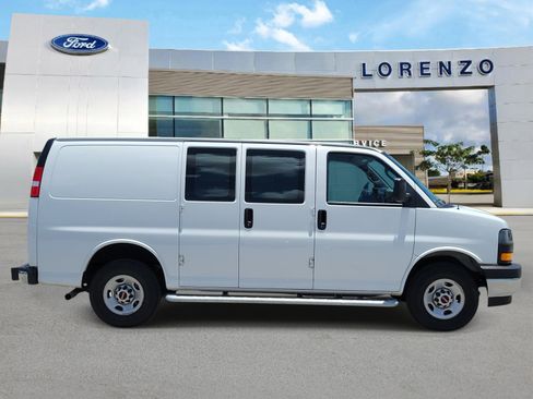 Used 2024 GMC Savana 2500 w/ Driver Convenience Package RWD image 4