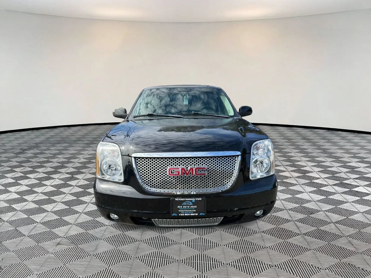 Used 2013 GMC Yukon XL Denali AWD/4WD image 2