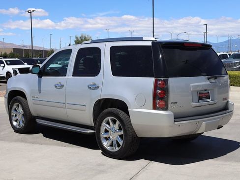 Used 2011 GMC Yukon Denali AWD/4WD image 4