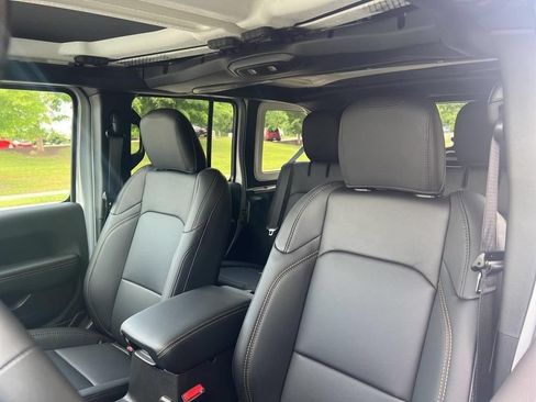 Used 2024 Jeep Wrangler Unlimited Sahara AWD/4WD image 14