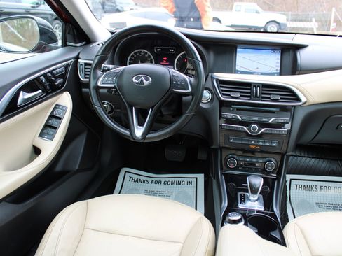 Used 2017 INFINITI QX30 Premium w/ Navigation Package AWD/4WD image 13