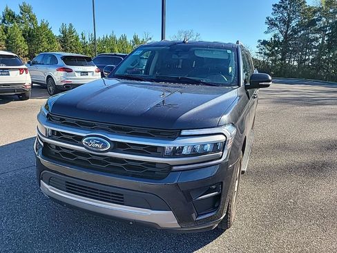 Used 2024 Ford Expedition XLT image 2