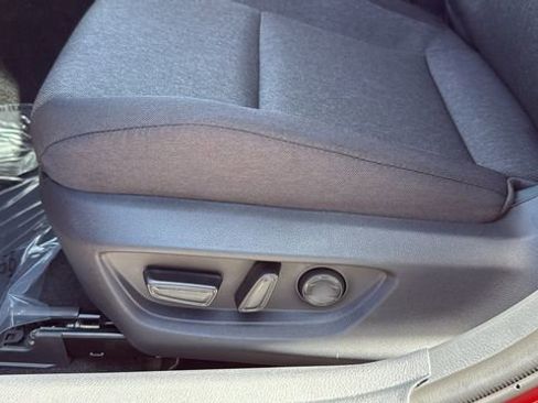 Used 2025 Toyota Camry LE w/ Convenience Package image 21