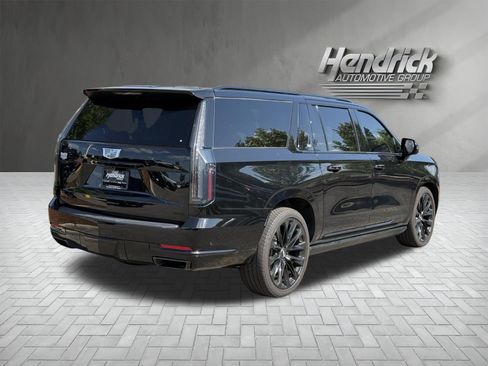 Used 2025 Cadillac Escalade ESV Sport Platinum w/ LPO, ONYX Package AWD/4WD image 10