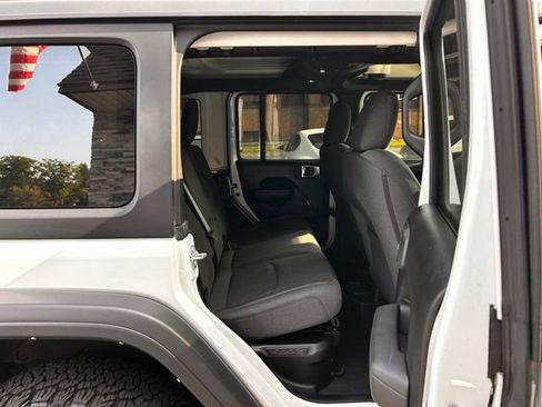 Used 2024 Jeep Wrangler Unlimited AWD/4WD image 19