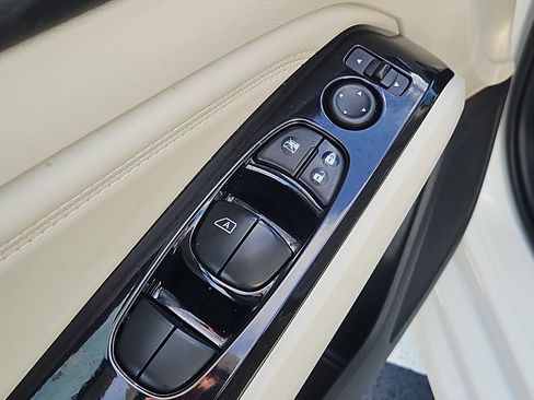 Used 2021 Nissan Altima 2.5 SV w/ SV Premium Package image 17