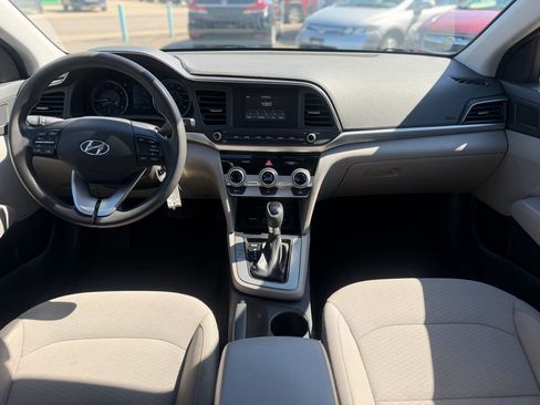 Used 2019 Hyundai Elantra SE FWD image 11