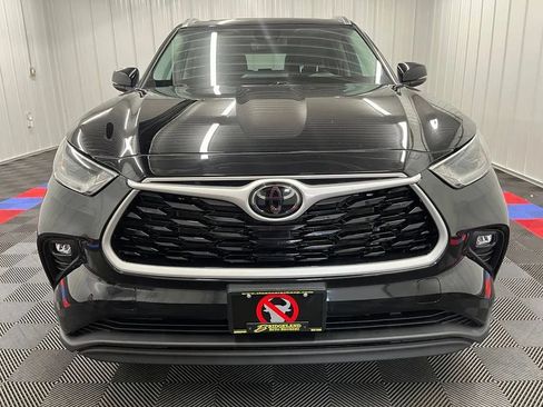 Used 2021 Toyota Highlander XLE AWD/4WD image 7