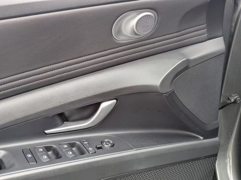 Used 2025 Hyundai Elantra SEL FWD image 16