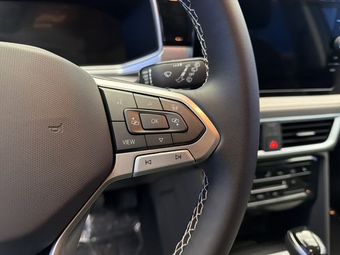 New 2026 Volkswagen Taos SE image 17