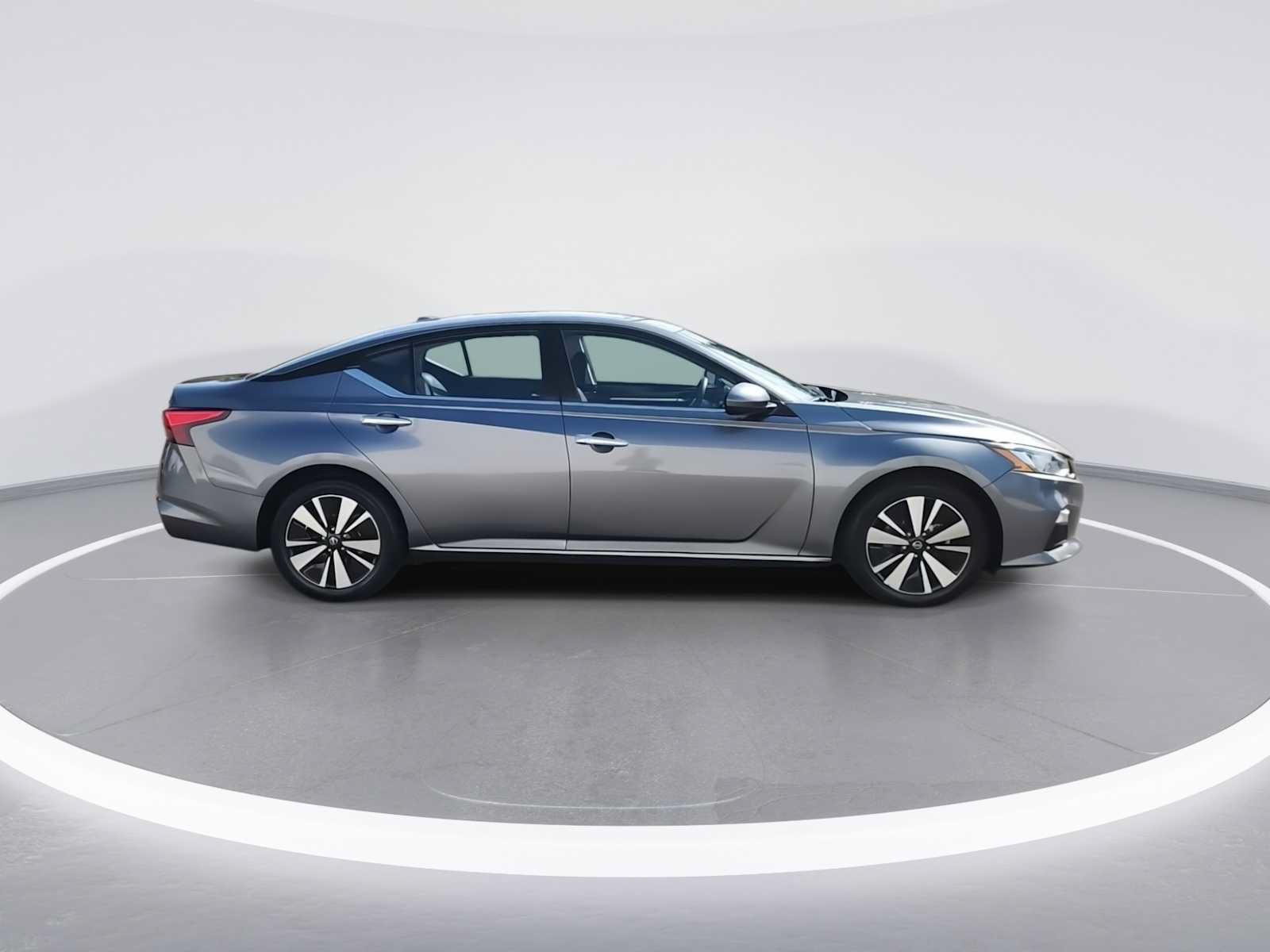 Used 2022 Nissan Altima 2.5 SV FWD image 9