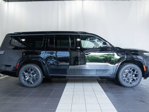 New 2026 Jeep Grand Wagoneer L Limited AWD/4WD image 3