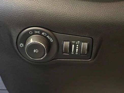 Used 2022 Jeep Compass Limited w/ Sun and Sound Group AWD/4WD image 18