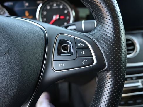 Used 2017 Mercedes-Benz E 300 image 38