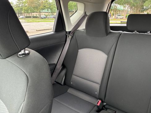 Used 2025 Kia Soul LX w/ LX Technology Package FWD image 32