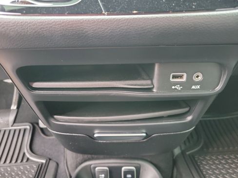 Used 2020 Chrysler Pacifica Touring w/ S Appearance Package FWD image 15