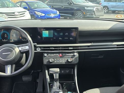 Used 2025 Hyundai Tucson SE image 12