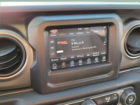 Used 2021 Jeep Gladiator Sport image 23