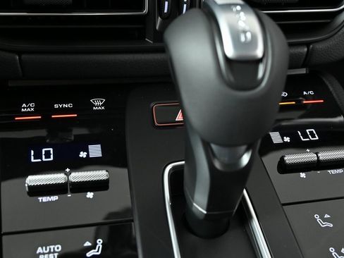 Certified 2025 Porsche Macan AWD image 14