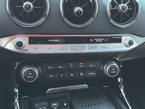 Used 2022 Kia Stinger GT-Line w/ Sun & Sound Package RWD image 8