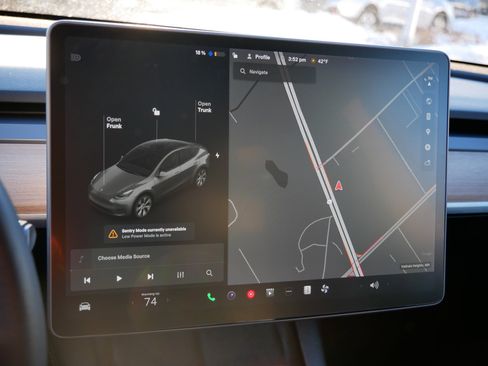 Used 2021 Tesla Model Y Long Range image 22