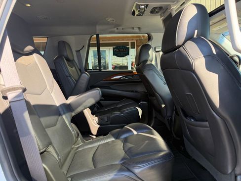 Used 2017 Cadillac Escalade Luxury w/ LPO, Radiant Package AWD/4WD image 23