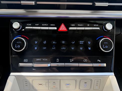 Used 2024 Hyundai Santa Fe Calligraphy FWD image 29
