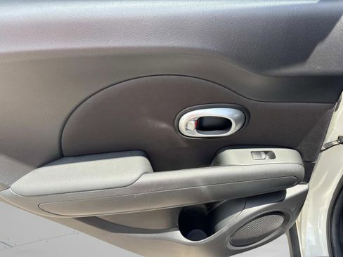 Used 2016 Kia Soul FWD image 15