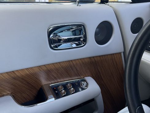 Used 2015 Rolls-Royce Wraith RWD image 7