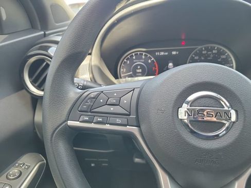Used 2018 Nissan Kicks SV FWD image 18