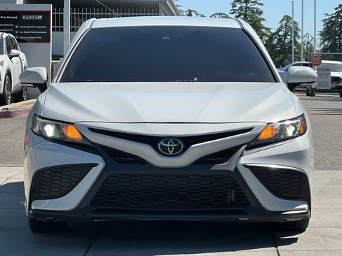 Used 2022 Toyota Camry SE image 11