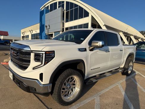 Used 2022 GMC Sierra 1500 SLT image 1