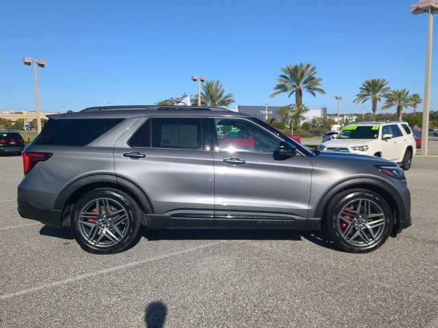 Used 2025 Ford Explorer ST-Line w/ Premium Package RWD image 3