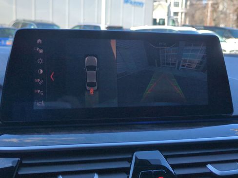 Used 2019 BMW 530e xDrive w/ M Sport Package image 25