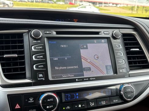 Used 2019 Toyota Highlander Limited FWD image 21
